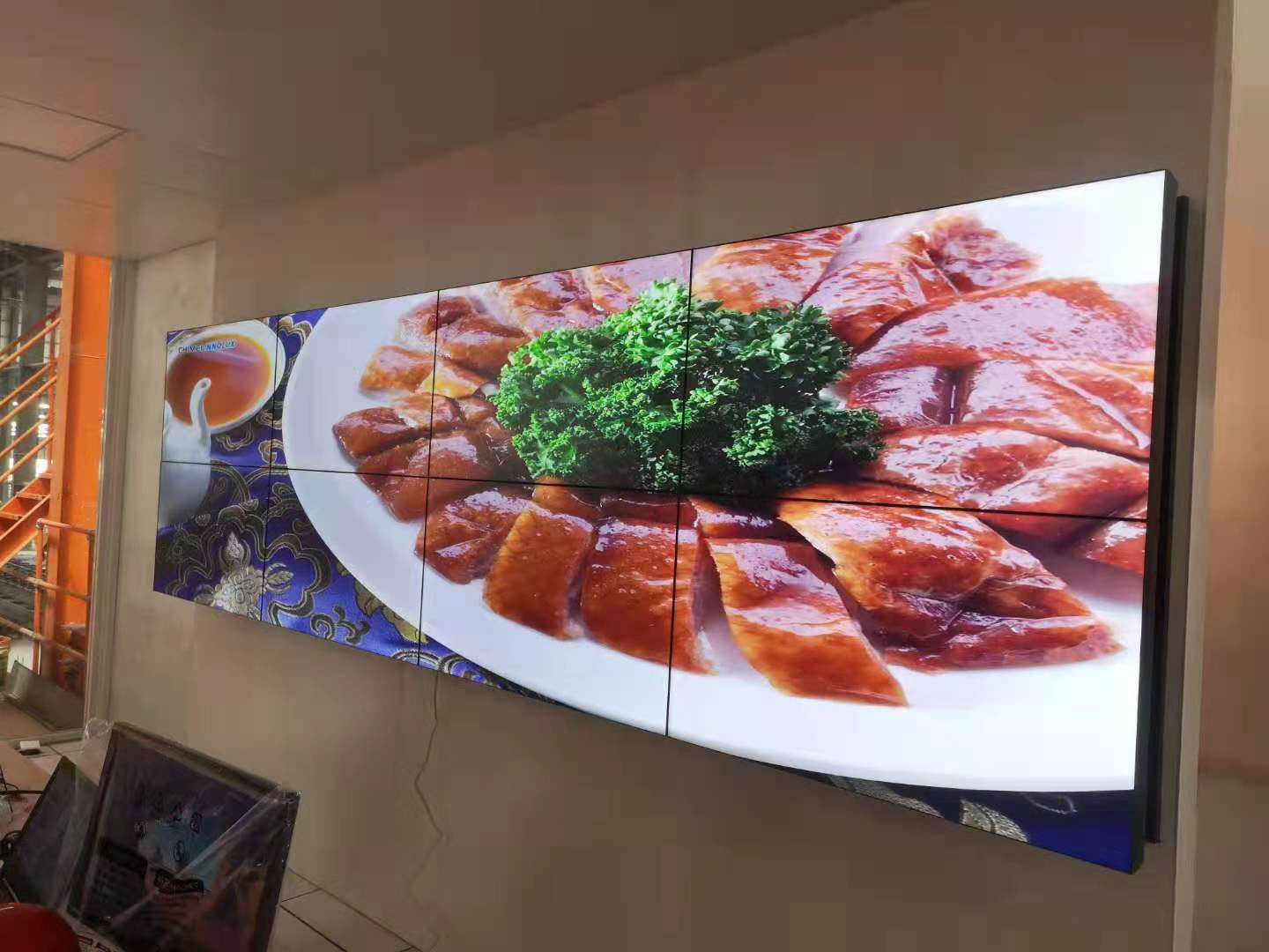 徐州55寸2*4液晶拼接屏項(xiàng)目(圖1)